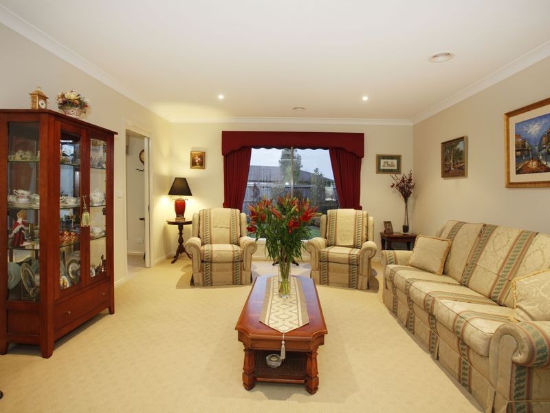 70 Livingstone Boulevard, Pakenham VIC 3810