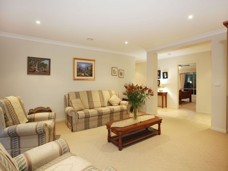 70 Livingstone Boulevard, Pakenham VIC 3810