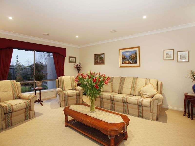 70 Livingstone Boulevard, Pakenham VIC 3810