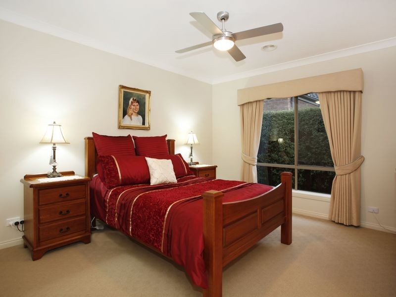 70 Livingstone Boulevard, Pakenham VIC 3810