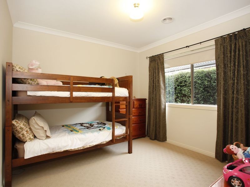 70 Livingstone Boulevard, Pakenham VIC 3810