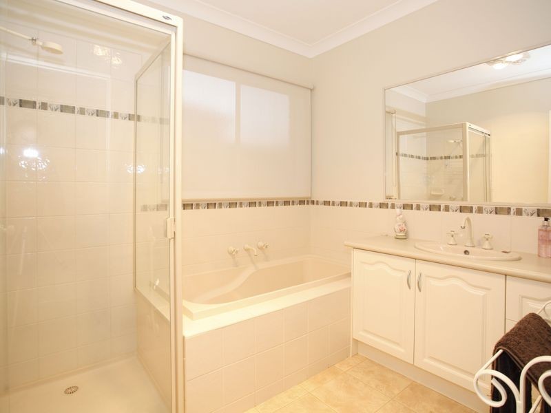 70 Livingstone Boulevard, Pakenham VIC 3810