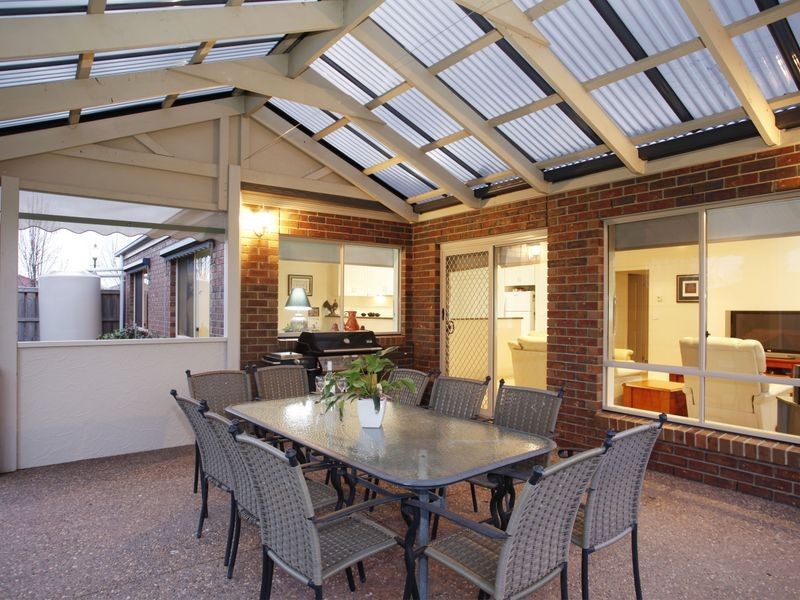 70 Livingstone Boulevard, Pakenham VIC 3810