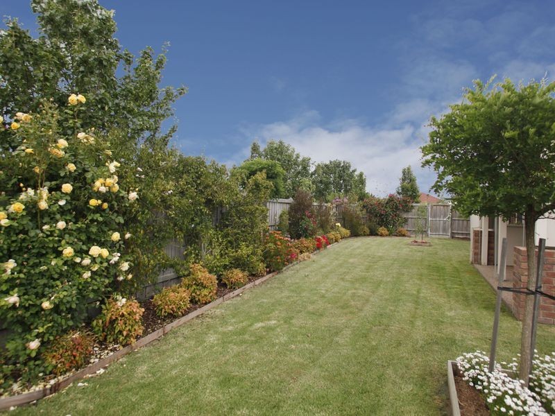 70 Livingstone Boulevard, Pakenham VIC 3810