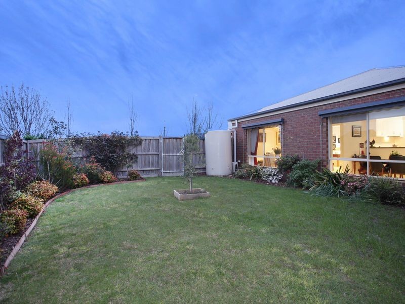 70 Livingstone Boulevard, Pakenham VIC 3810