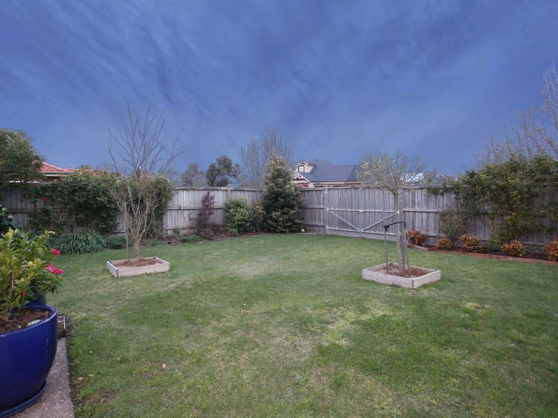 70 Livingstone Boulevard, Pakenham VIC 3810