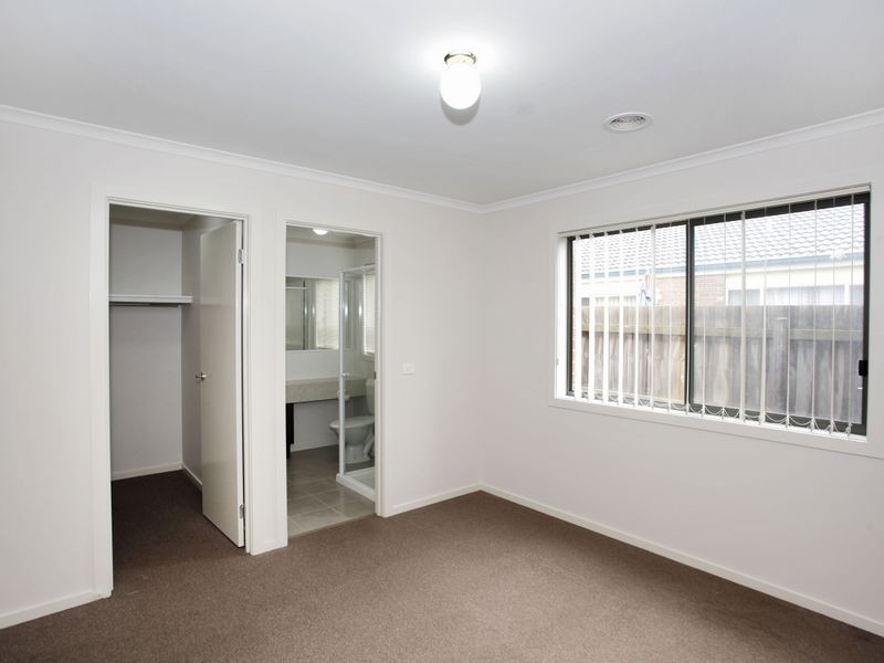 50 Pommel Street, Pakenham VIC 3810