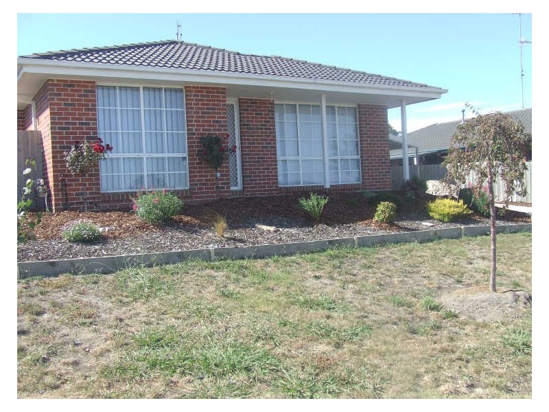 22 Adrian Drive, Pakenham VIC 3810