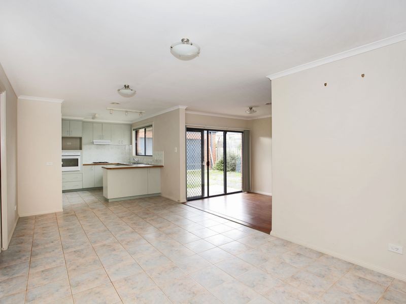 20 Adrian Drive, Pakenham VIC 3810