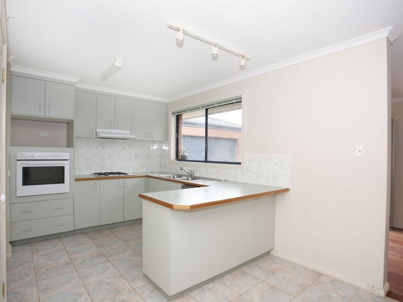 20 Adrian Drive, Pakenham VIC 3810