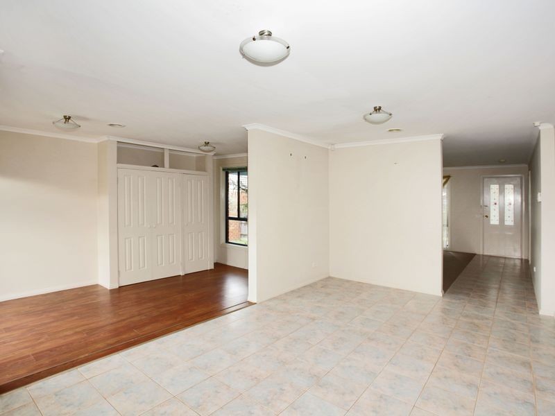 20 Adrian Drive, Pakenham VIC 3810