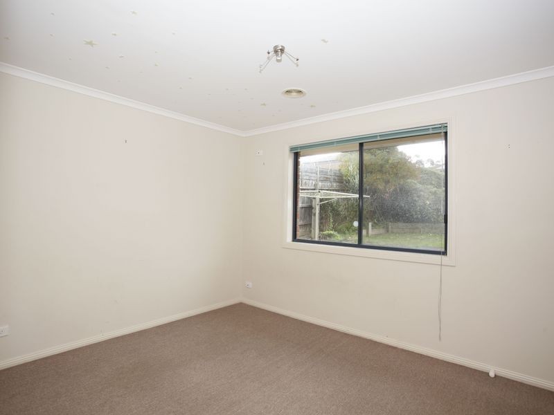 20 Adrian Drive, Pakenham VIC 3810