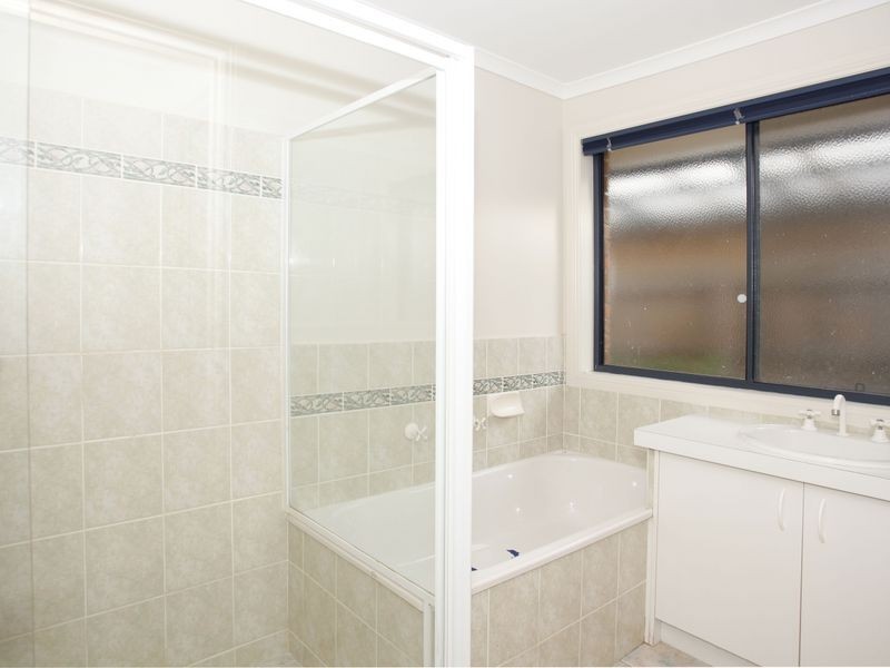 20 Adrian Drive, Pakenham VIC 3810