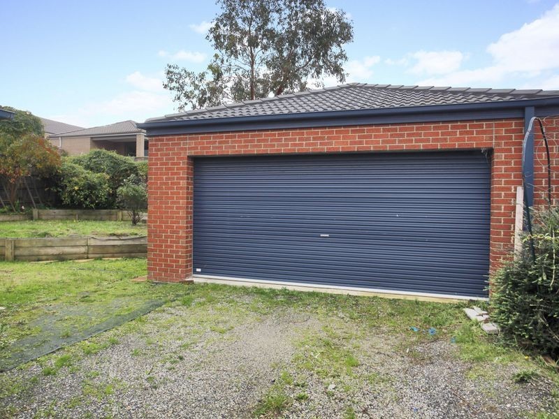 20 Adrian Drive, Pakenham VIC 3810