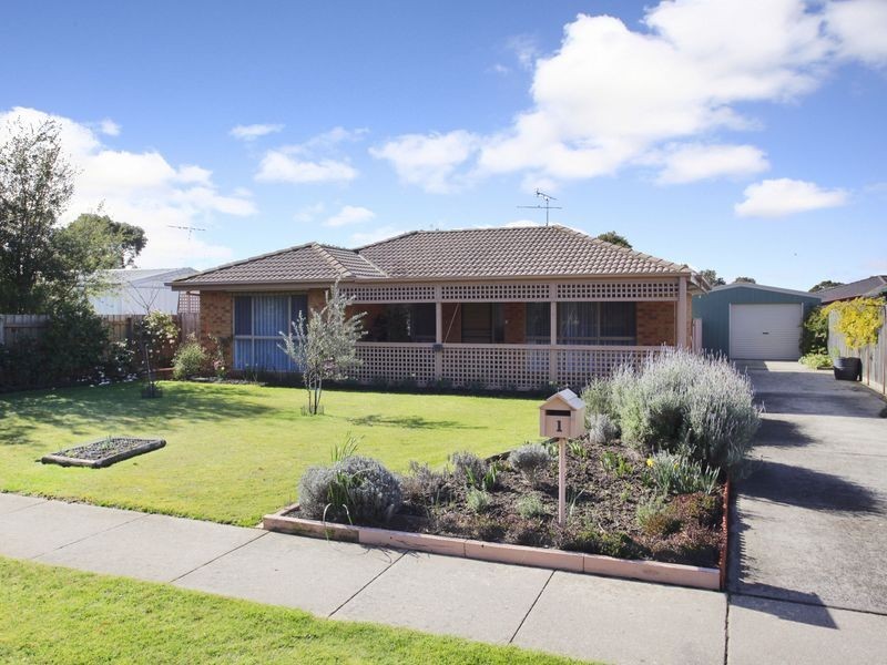 1 Bluegrass Crescent, Pakenham VIC 3810