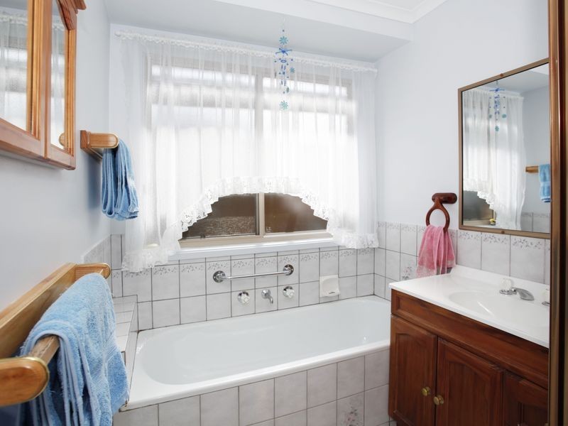 1 Bluegrass Crescent, Pakenham VIC 3810