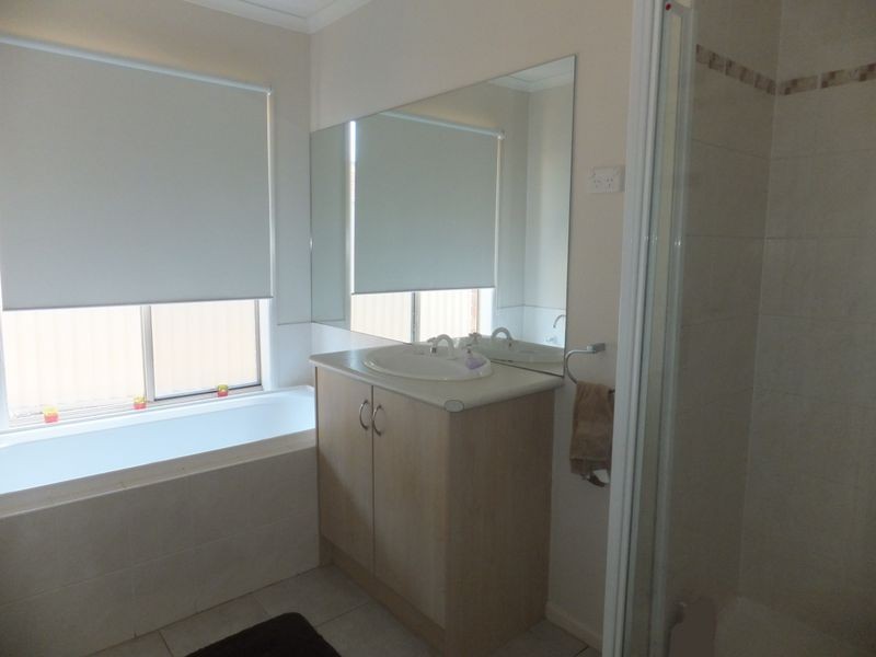 3 Genoa Grove, Pakenham VIC 3810