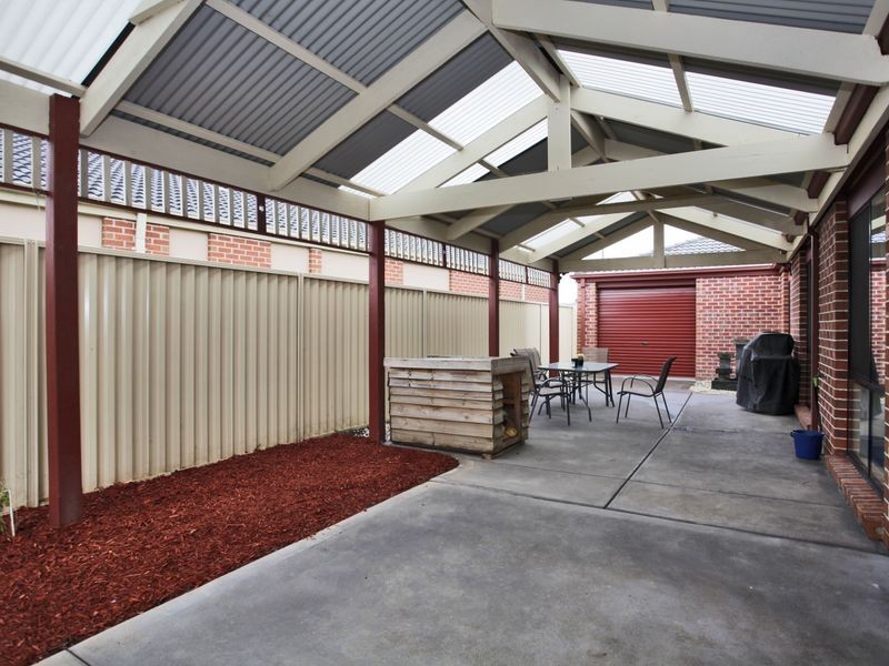 39 Bluehills Boulevard, Pakenham VIC 3810