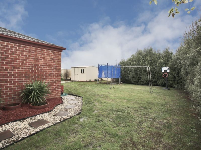 39 Bluehills Boulevard, Pakenham VIC 3810