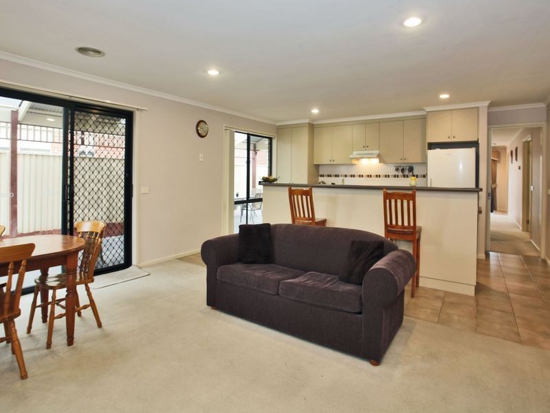 39 Bluehills Boulevard, Pakenham VIC 3810