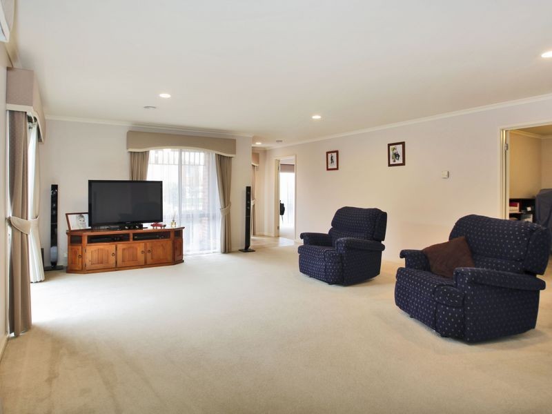 39 Bluehills Boulevard, Pakenham VIC 3810