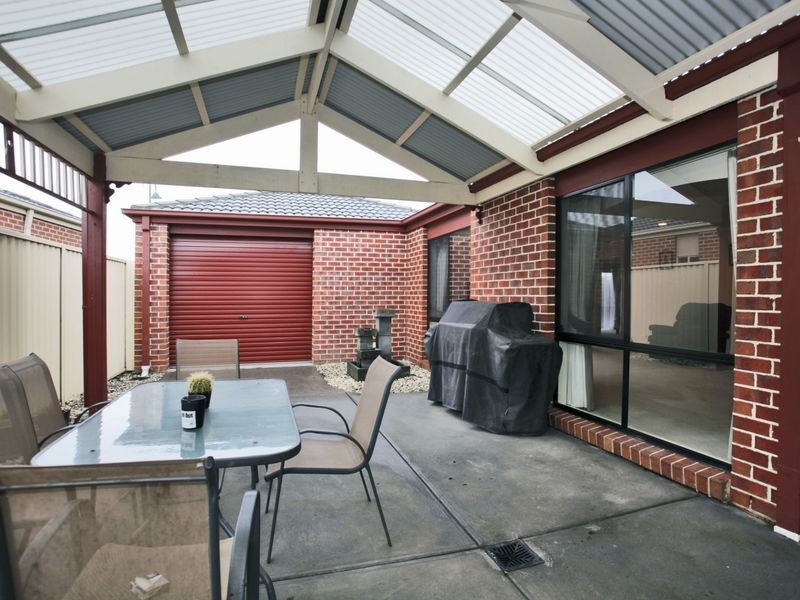 39 Bluehills Boulevard, Pakenham VIC 3810