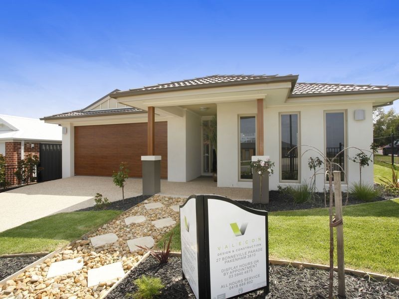 27 Bonneville Parade, Pakenham VIC 3810