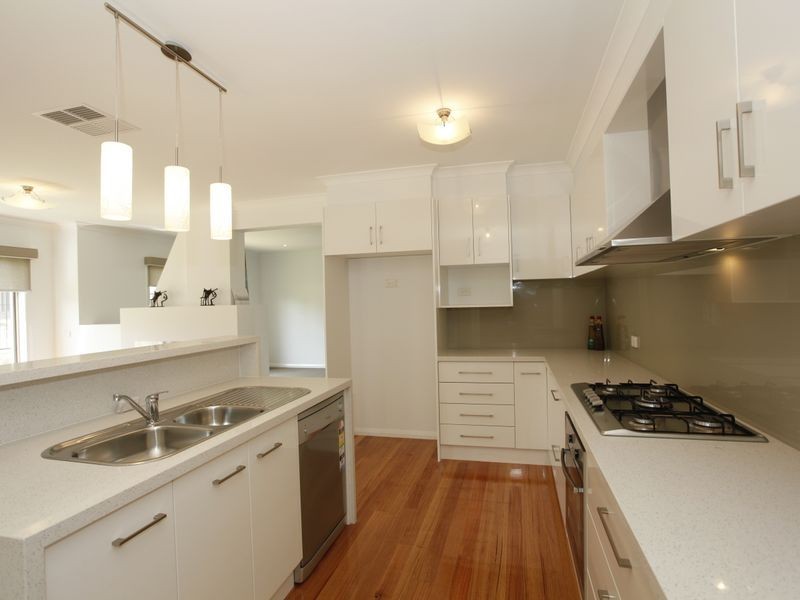 27 Bonneville Parade, Pakenham VIC 3810