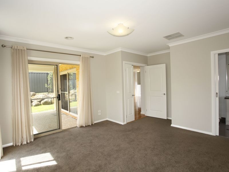 27 Bonneville Parade, Pakenham VIC 3810