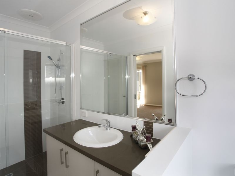 27 Bonneville Parade, Pakenham VIC 3810