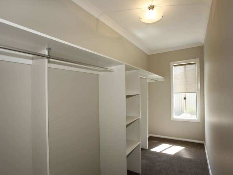 27 Bonneville Parade, Pakenham VIC 3810