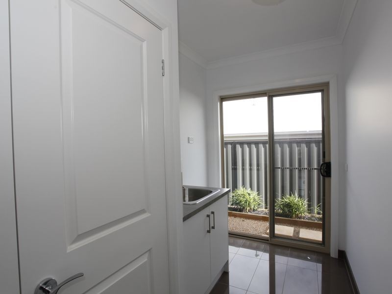 27 Bonneville Parade, Pakenham VIC 3810