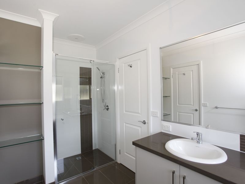 27 Bonneville Parade, Pakenham VIC 3810