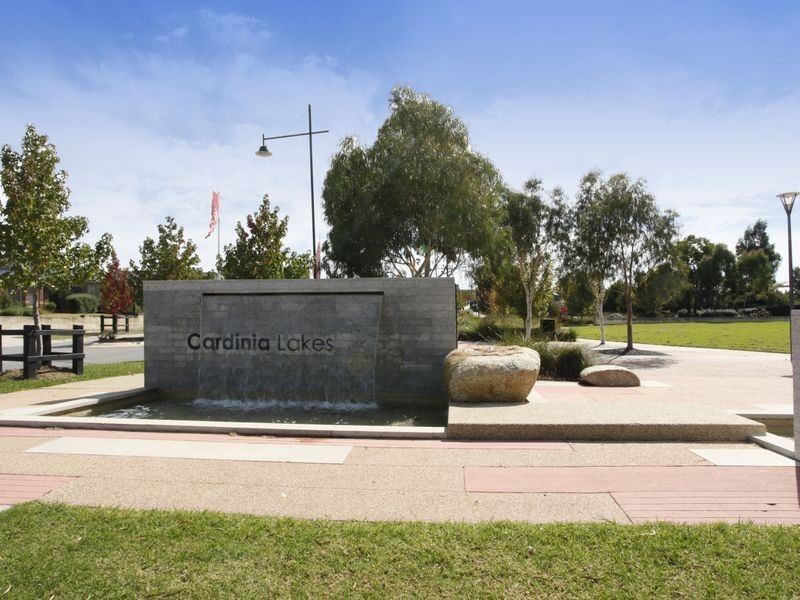 27 Bonneville Parade, Pakenham VIC 3810