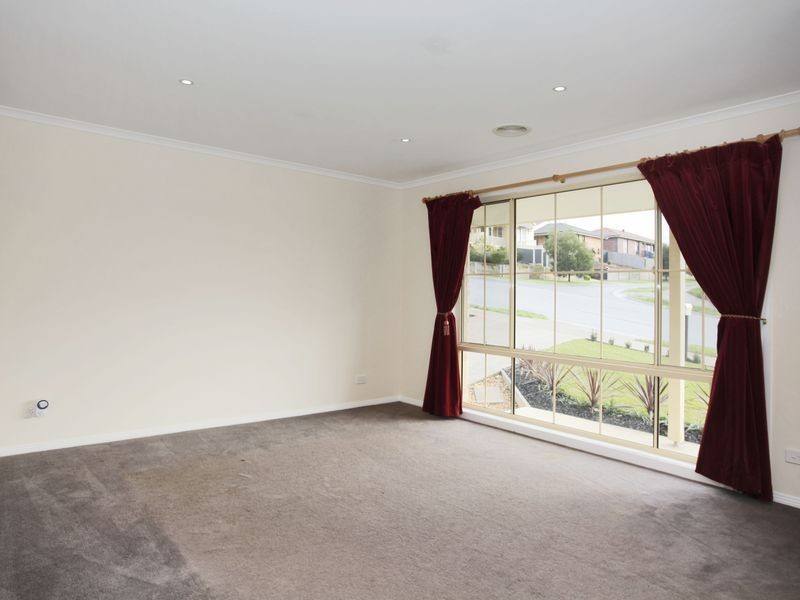 17 Ash Crescent, Pakenham VIC 3810