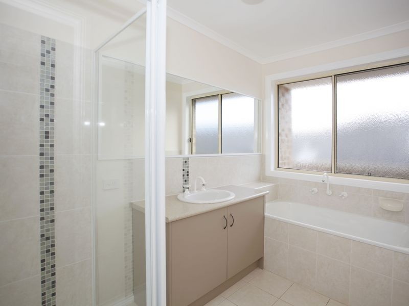 17 Ash Crescent, Pakenham VIC 3810