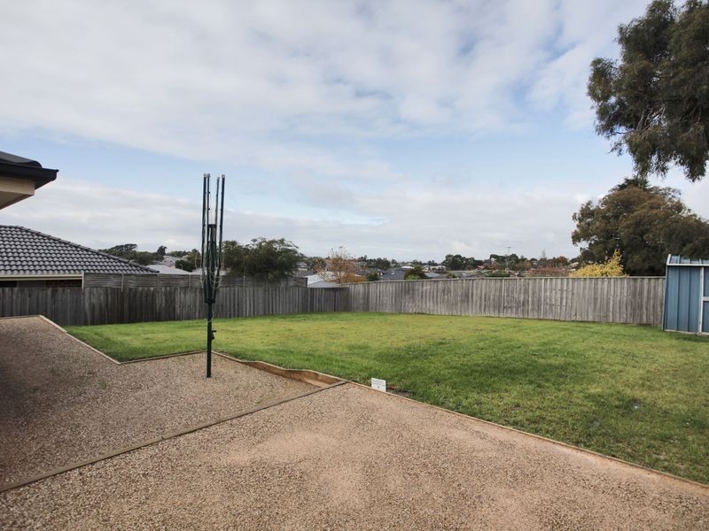 17 Ash Crescent, Pakenham VIC 3810