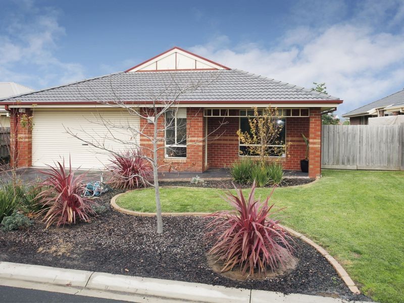6 Dobell Street, Pakenham VIC 3810