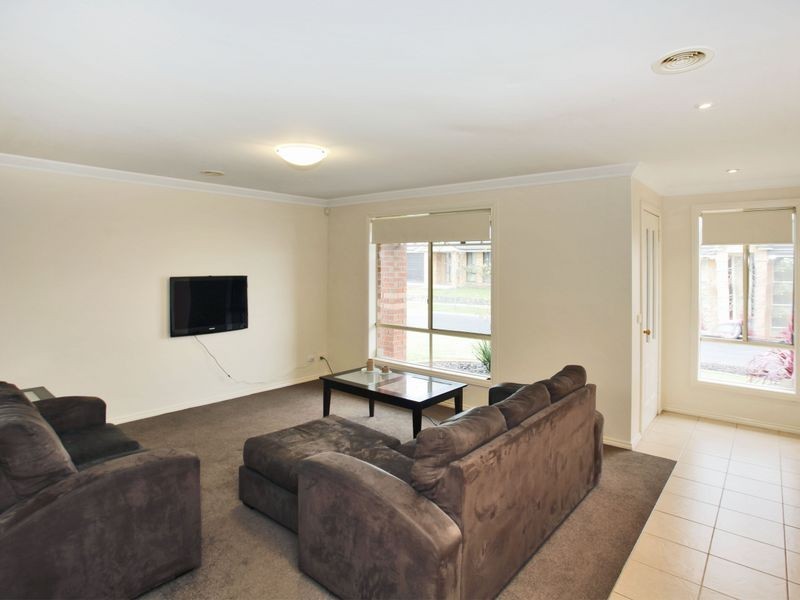 6 Dobell Street, Pakenham VIC 3810