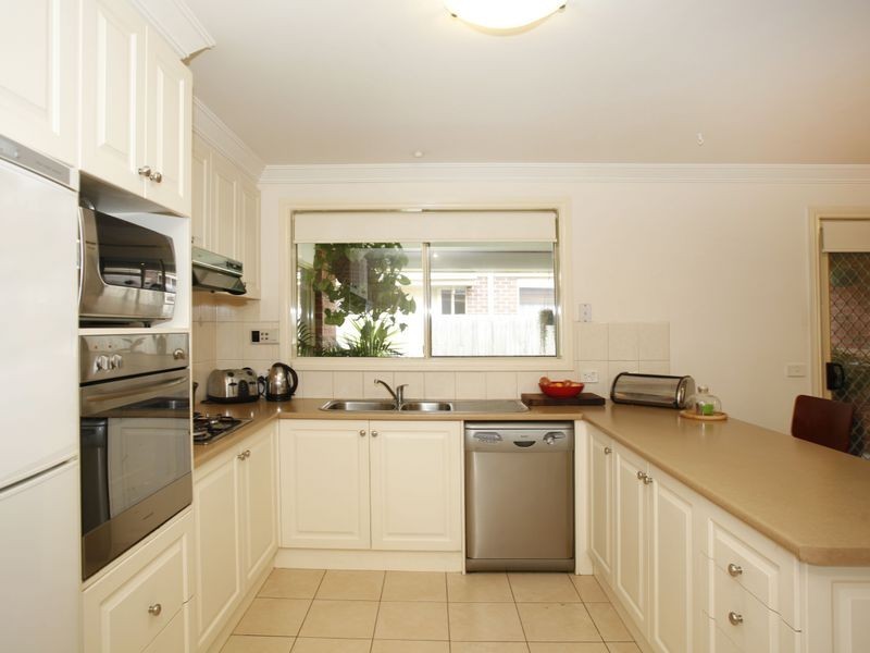 6 Dobell Street, Pakenham VIC 3810