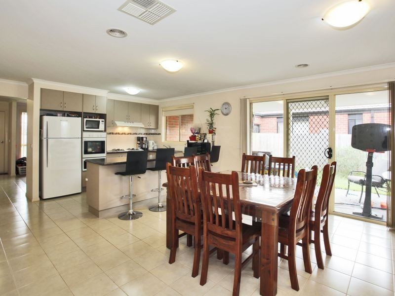 51 Clifford Drive, Pakenham VIC 3810