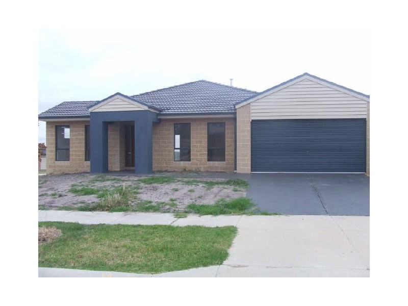 19 Killarney Crescent, Pakenham VIC 3810