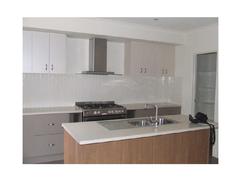 8 Ibis Close, Pakenham VIC 3810