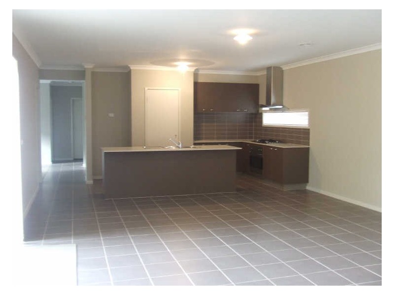 35 Downing Square, Pakenham VIC 3810