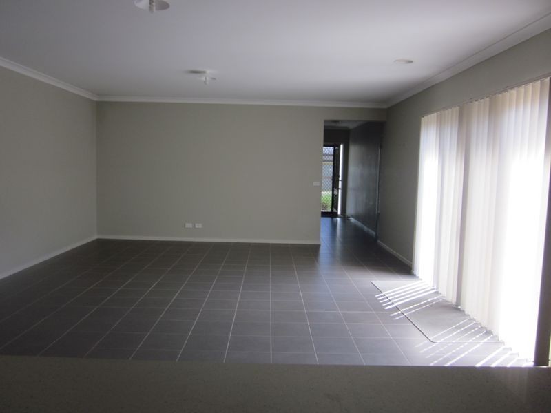 35 Downing Square, Pakenham VIC 3810