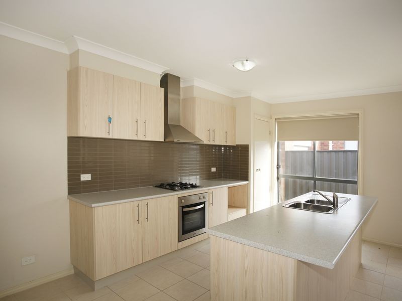 24 Caspian Chase, Pakenham VIC 3810