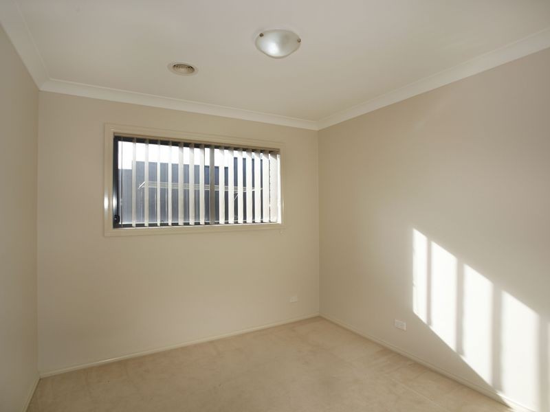 24 Caspian Chase, Pakenham VIC 3810