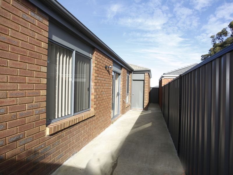 24 Caspian Chase, Pakenham VIC 3810