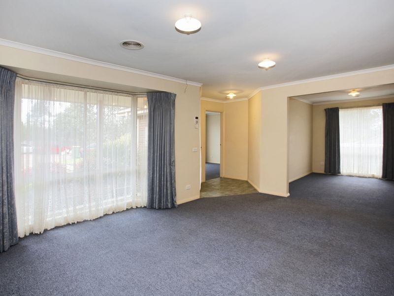 2 Anna Court, Pakenham VIC 3810