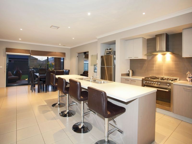 36 Botanic Drive, Pakenham VIC 3810